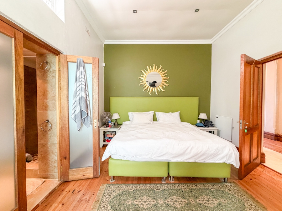 6 Bedroom Property for Sale in Green Point Western Cape